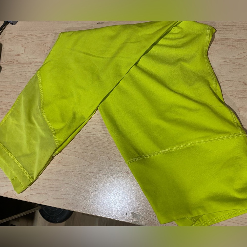 3/$21 Old Navy Active elevate crop Legging go dry Medium